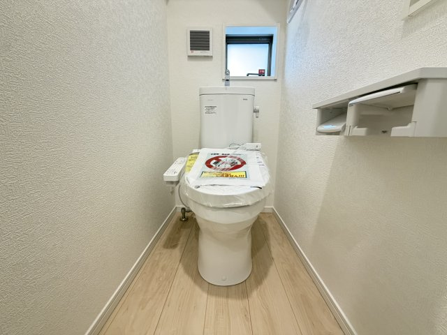 糸満市座波　第3（全4棟）1・2号棟のトイレ|1号棟　温水洗浄便座♪