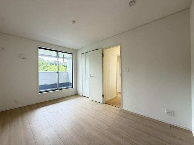 糸満市座波　第3（全4棟）1・2号棟の洋室|1号棟　洋室6.7帖＋CL付き♪