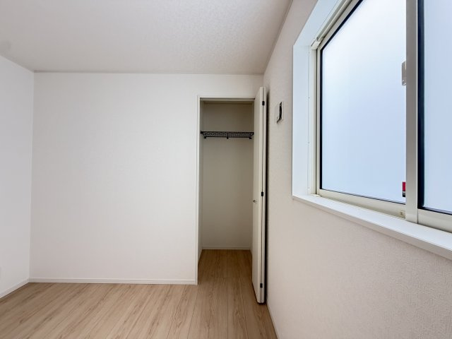 糸満市座波　第3（全4棟）1・2・4号棟の収納|4号棟　洋室4.5帖＋CL付き♪