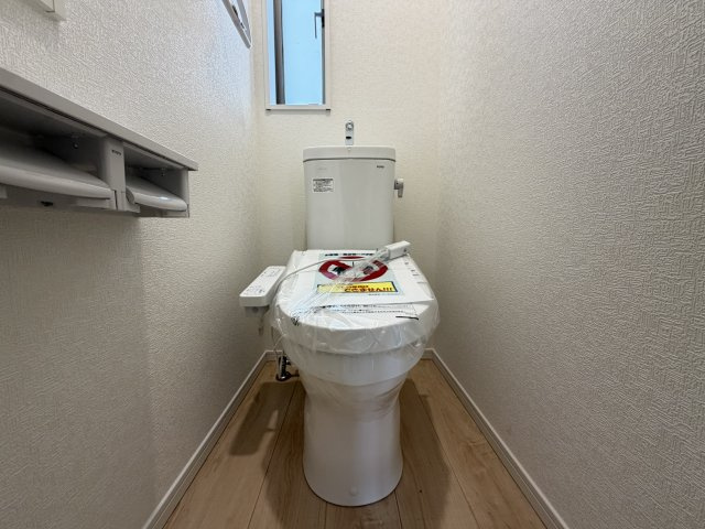 糸満市座波　第3（全4棟）1・2号棟のトイレ|1号棟　温水洗浄便座♪