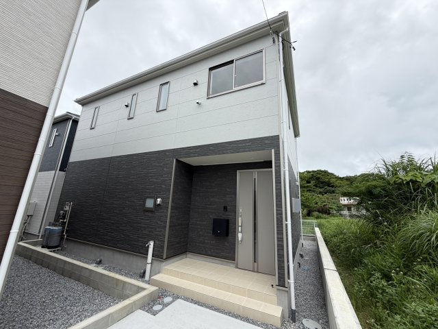 糸満市座波　第3（全4棟）1・2号棟の外観|1号棟　駐車3台可♪EV車充電設備付き♪