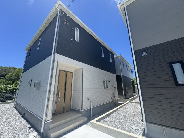 糸満市座波　第3（全4棟）1・2・4号棟の外観|4号棟　駐車3台可♪EV車充電設備付き♪