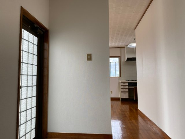 高安アパートの玄関