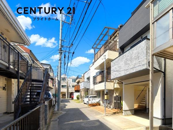 川崎市中原区上平間の新築一戸建の前面道路含む現地写真|閑静な住宅街につき住環境良好です♪
お気軽にお問い合わせください。