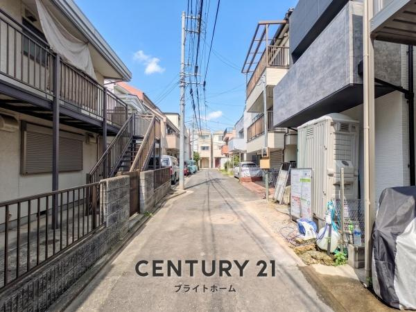 川崎市中原区上平間の新築一戸建の前面道路含む現地写真|現在建築中の為、同仕様物件のご案内をさせて頂きます。
お車でご自宅まで送迎承ります。