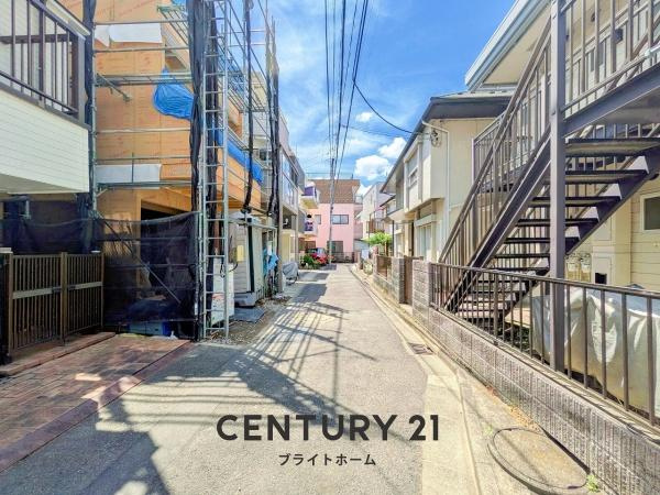 川崎市中原区上平間の新築一戸建の前面道路含む現地写真|陽当りの良さ、住環境を現地にてご確認下さい！
周辺環境も合わせてご案内させて頂きます！