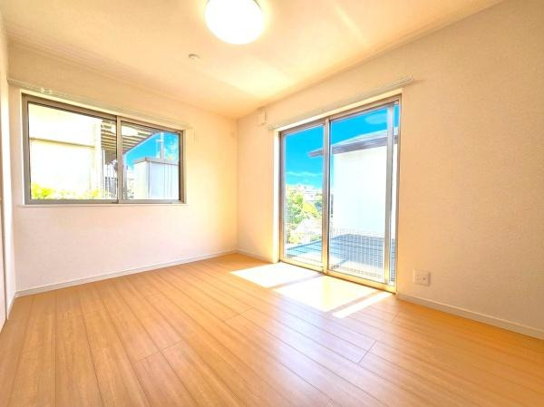 横浜市磯子区杉田８丁目の中古一戸建の洋室|落ち着きのある洋室です！
休日はこちらでおくつろぎ下さい♪