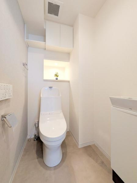 モアグランデ新横浜北のトイレ|清潔感のある内装のすっきりとしたデザインのトイレです。
水周りが綺麗だと安心ですね。
