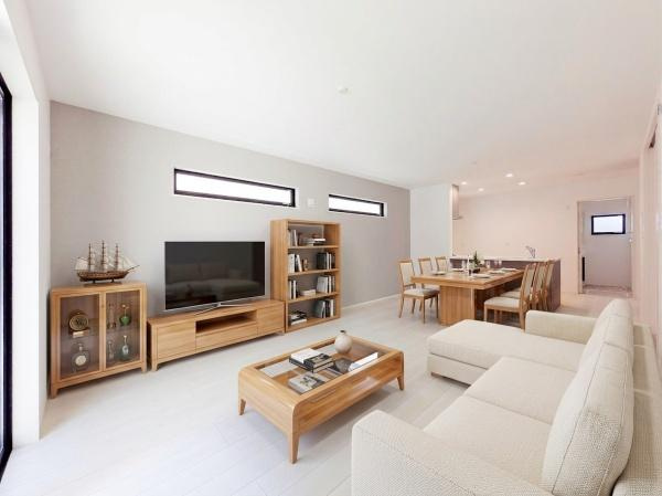 川崎市宮前区けやき平の新築一戸建の居間・リビング|窓からは明るい光が差し込みます！
電気をつけなくても明るいです。
※家具等はＣＧでの参考レイアウトです。