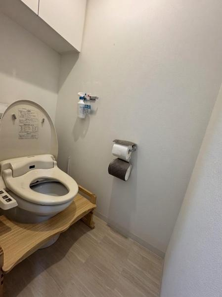 グレーシアパーク仲町台のトイレ|上部には収納もあるので、トイレットペーパー等スッキリ収納出来ます。
※この画像はCG処理により家具・生活用品等を除去したイメージ画像です。実際の室内とは異なります。
