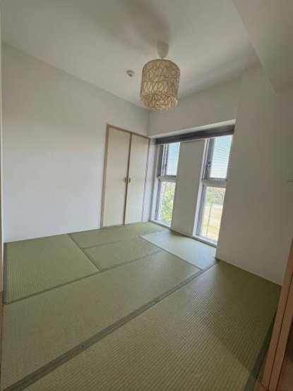 【和室】 | グレーシアパーク仲町台 | 落ち着いた雰囲気の和室は、心が癒されます
来客時のゲストルームとしても、お使い頂けます
※この画像はCG処理により家具・生活用品等を除去したイメージ画像です。実際の室内とは異なります。