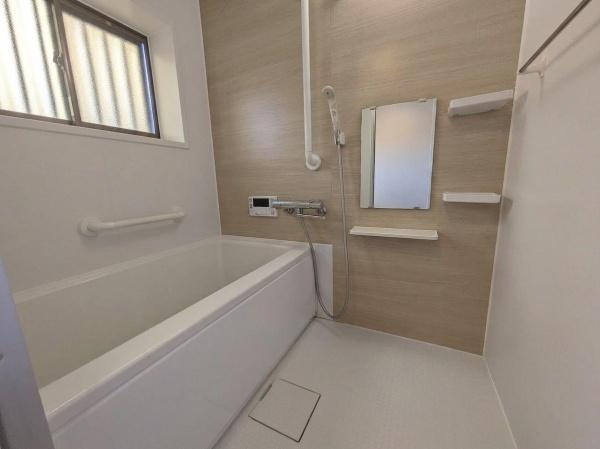 【浴室】 | 門真市北巣本町　中古戸建 | こちらの画像は、AIを用いて家具等を消しております。