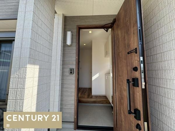 和歌山市津秦　中古戸建の玄関