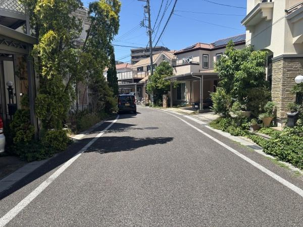 岡崎市上地1丁目・中古戸建の前面道路含む現地写真|前面道路です。