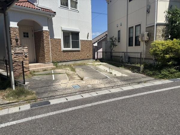 岡崎市上地1丁目・中古戸建の駐車場|２台駐車できます！