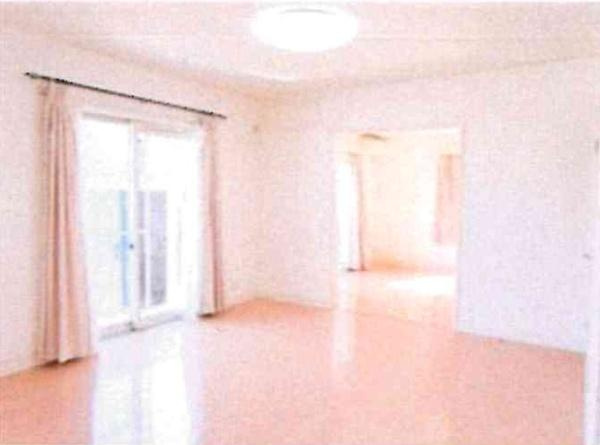 岡崎市上地1丁目・中古戸建の洋室|窓から入る陽射しは室内に行き渡ります