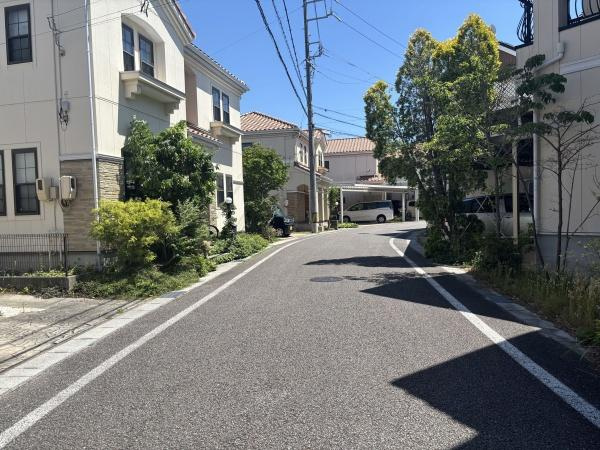 岡崎市上地1丁目・中古戸建の前面道路含む現地写真|前面道路です。