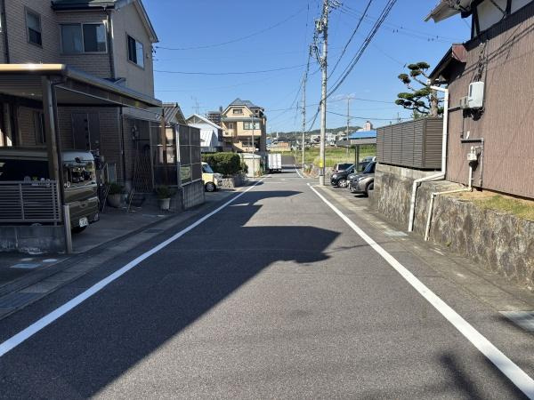 岡崎市明大寺町中道・中古戸建の前面道路含む現地写真|前面道路です。