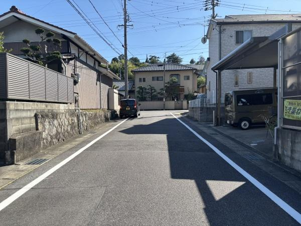 岡崎市明大寺町中道・中古戸建の前面道路含む現地写真|前面道路です。