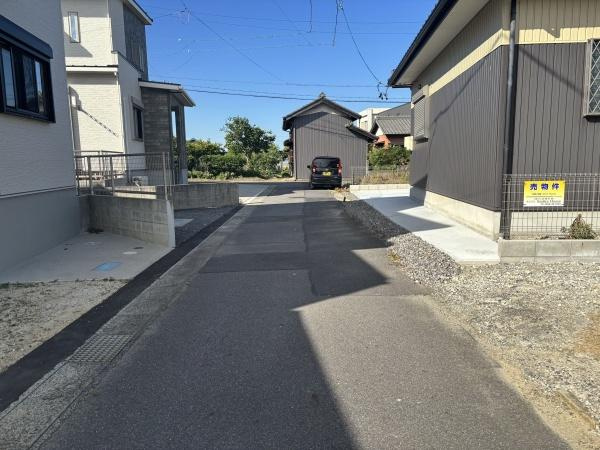 岡崎市島坂町・中古戸建の前面道路含む現地写真|前面道路です。