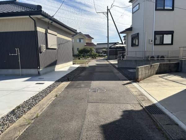 岡崎市島坂町・中古戸建の前面道路含む現地写真|前面道路です。