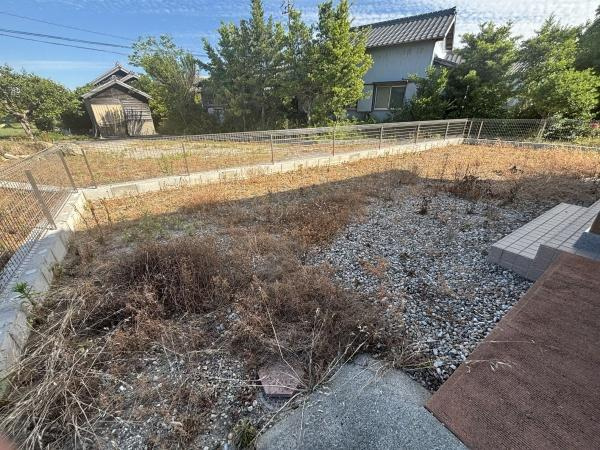 岡崎市島坂町・中古戸建の庭|草花で飾れるお庭。