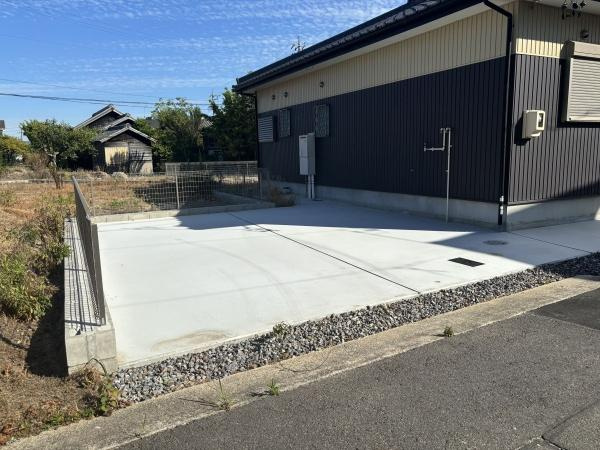 岡崎市島坂町・中古戸建の駐車場|２台駐車できます！