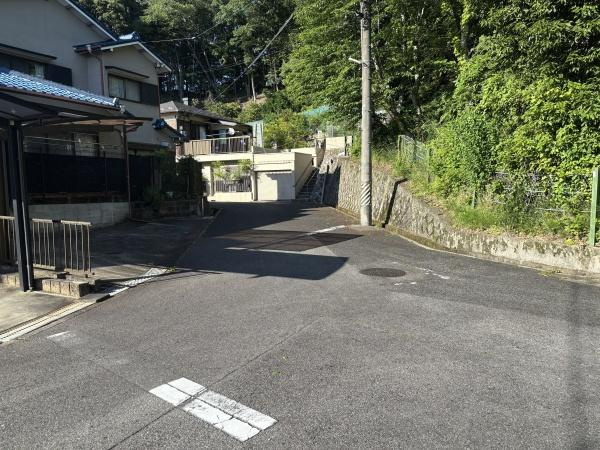 岡崎市滝町・中古戸建の前面道路含む現地写真|前面道路です。