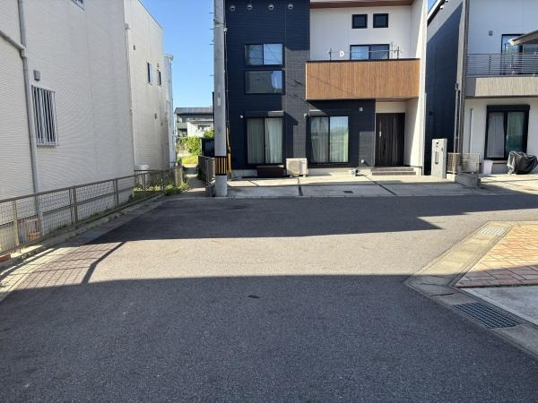 岡崎市丸山町・中古戸建の前面道路含む現地写真|前面道路です。