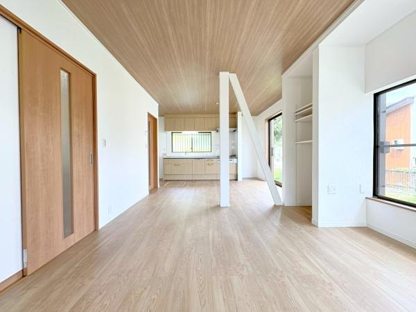 横浜市都筑区牛久保東２丁目の中古一戸建の居間・リビング