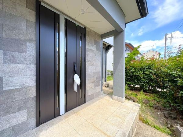 横浜市都筑区牛久保東２丁目の中古一戸建の玄関