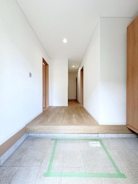 横浜市都筑区牛久保東２丁目の中古一戸建の玄関