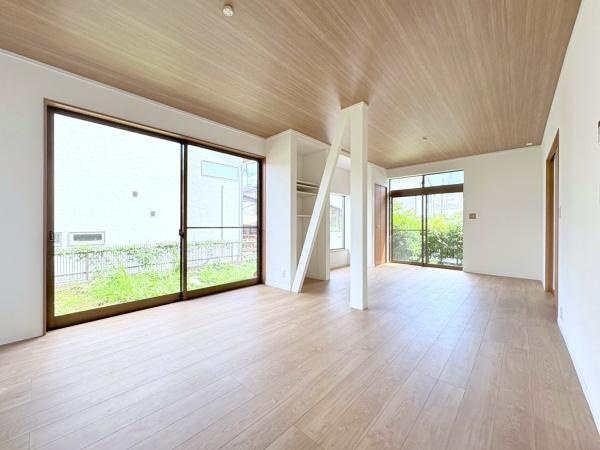 横浜市都筑区牛久保東２丁目の中古一戸建の居間・リビング