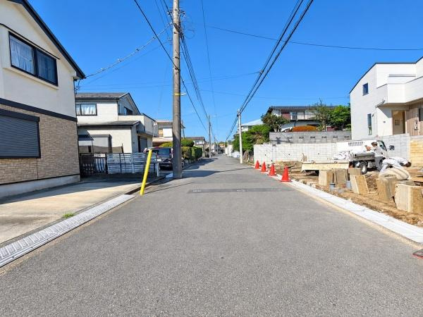 横浜市旭区今宿東町の新築一戸建の前面道路含む現地写真