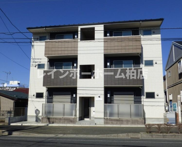 特典：仲介手数料が無料です!!のエントランス