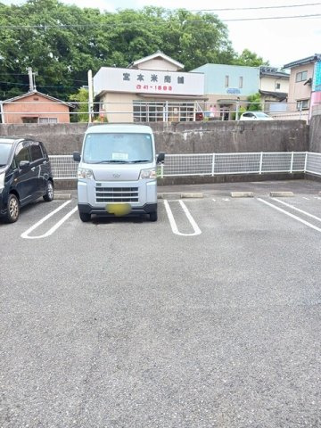ヴィラ　グレイスの駐車場