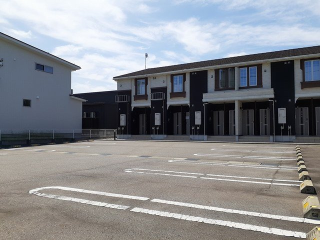 リブレ赤田の駐車場