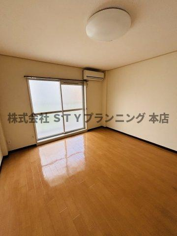 シェ・モア平針の洋室