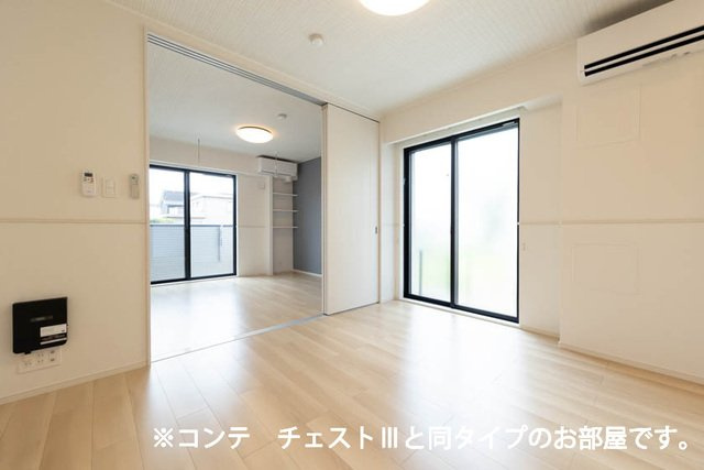 ヒカルサ東加古川の居間・リビング