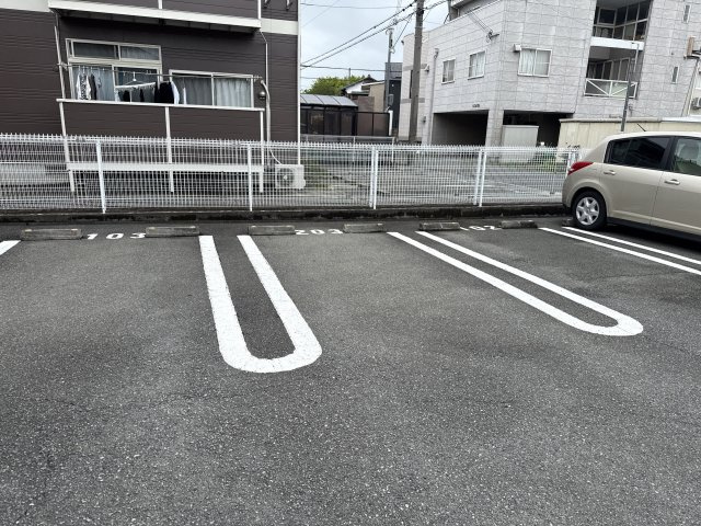 ソレアードⅢの駐車場