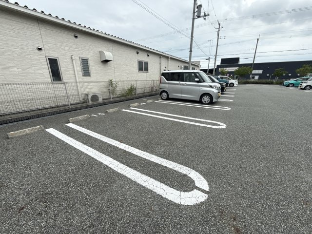 スカイ・ガーデンズの駐車場