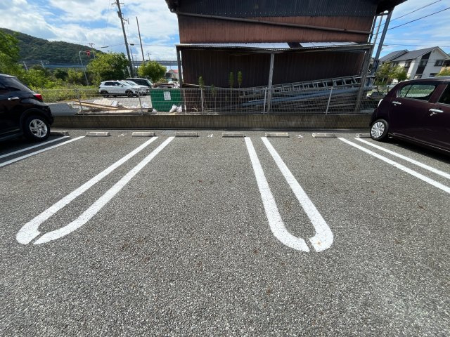 グラスランドの駐車場