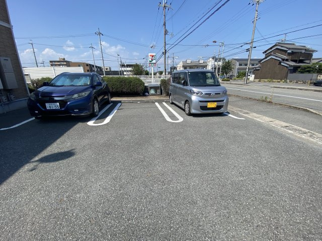 モア　エトワ－ルの駐車場