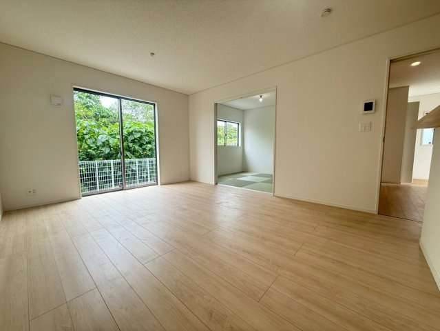 ♥♥糸満市座波第3-①号棟（全4棟）の居間・リビング
