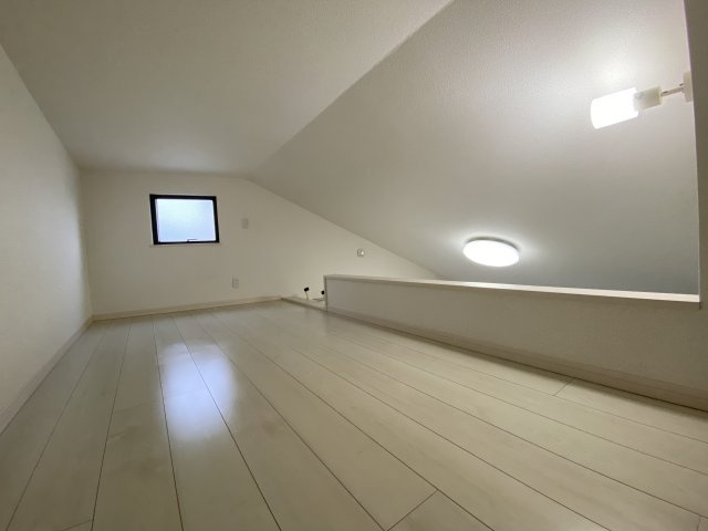 BEAMS岸谷の寝室|開放的な寝室です