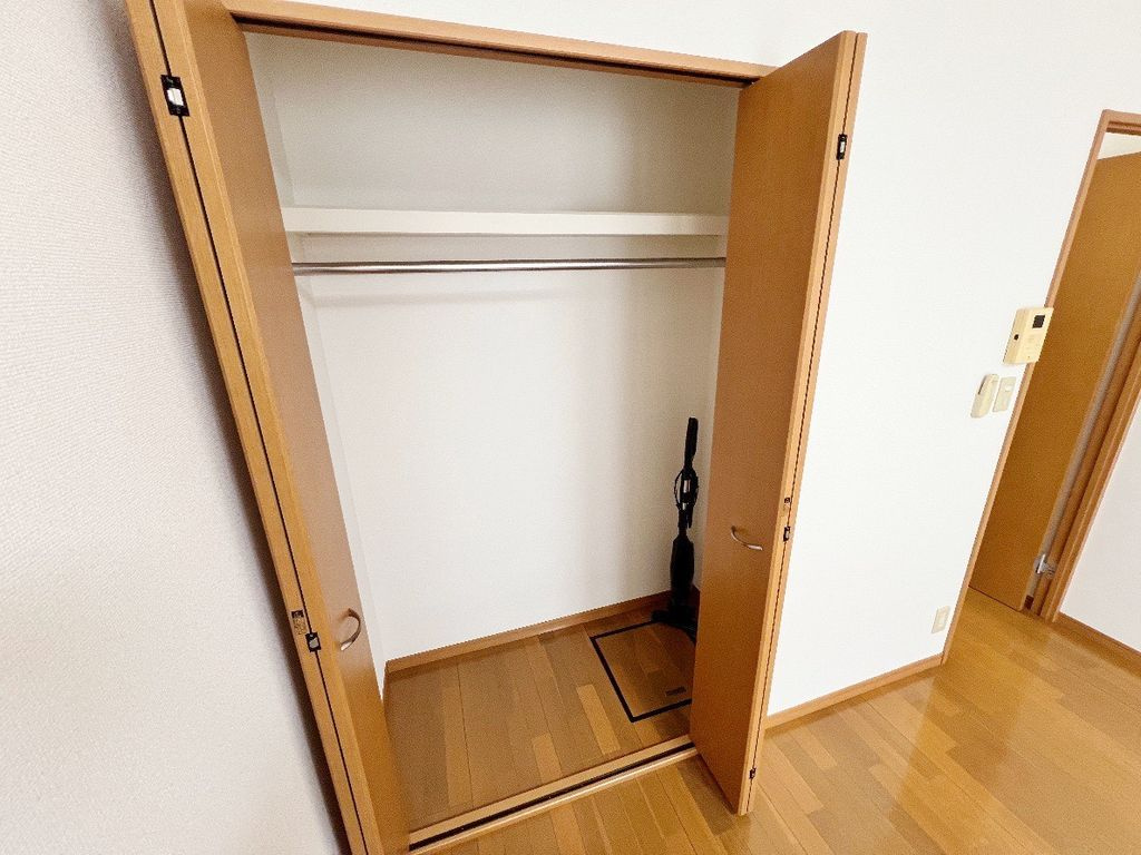 アムールKURIHAMAの内装|明るい室内です