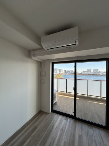 HARUMI FLAG SEA VILLAGE C棟の内装|明るい色調の室内です