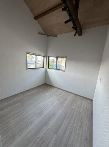 桜台２丁目戸建ての洋室|落ち着いた色調の洋室です