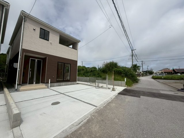 ♥♥糸満市座波第3-②号棟（全4棟）の前面道路含む現地写真