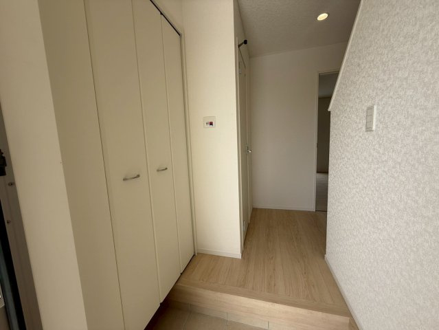 ♥♥糸満市座波第3-④号棟（全4棟）の玄関